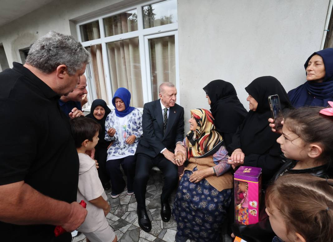 Erdoğan memleketi Güneysu'da: Komşularını ziyaret etti - Resim: 2